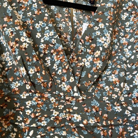 Green Floral Blouse, Long Sleeve, Size Medium, Skies are Blue, Dillards, Size M - Picture 5 of 5